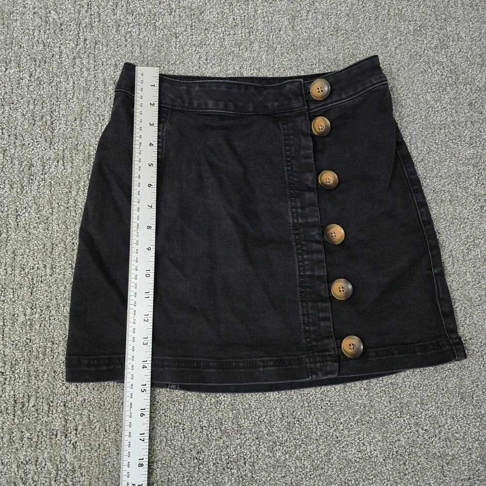 Free People Black Denim‎ Mini Skirt Size 2 Button Front Wrap Y2K Tortoise Button